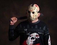 Friday the 13th Knit Sweaterを着用した「13日の金曜日」のジェイソン。