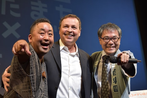 「帰ってきたMr.ダマー バカMAX!」ジャパンプレミアの様子。左から大場しょう太、ボビー・ファレリー、いとうせいこう。