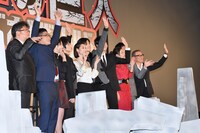 「進撃の巨人 ATTACK ON TITAN エンド オブ ザ ワールド」初日舞台挨拶の様子。