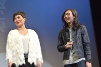 左からジョシー・ホー、ヘンリー・ウォン。