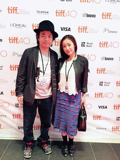 第40回トロント国際映画祭に出席した園子温（左）と神楽坂恵（右）。