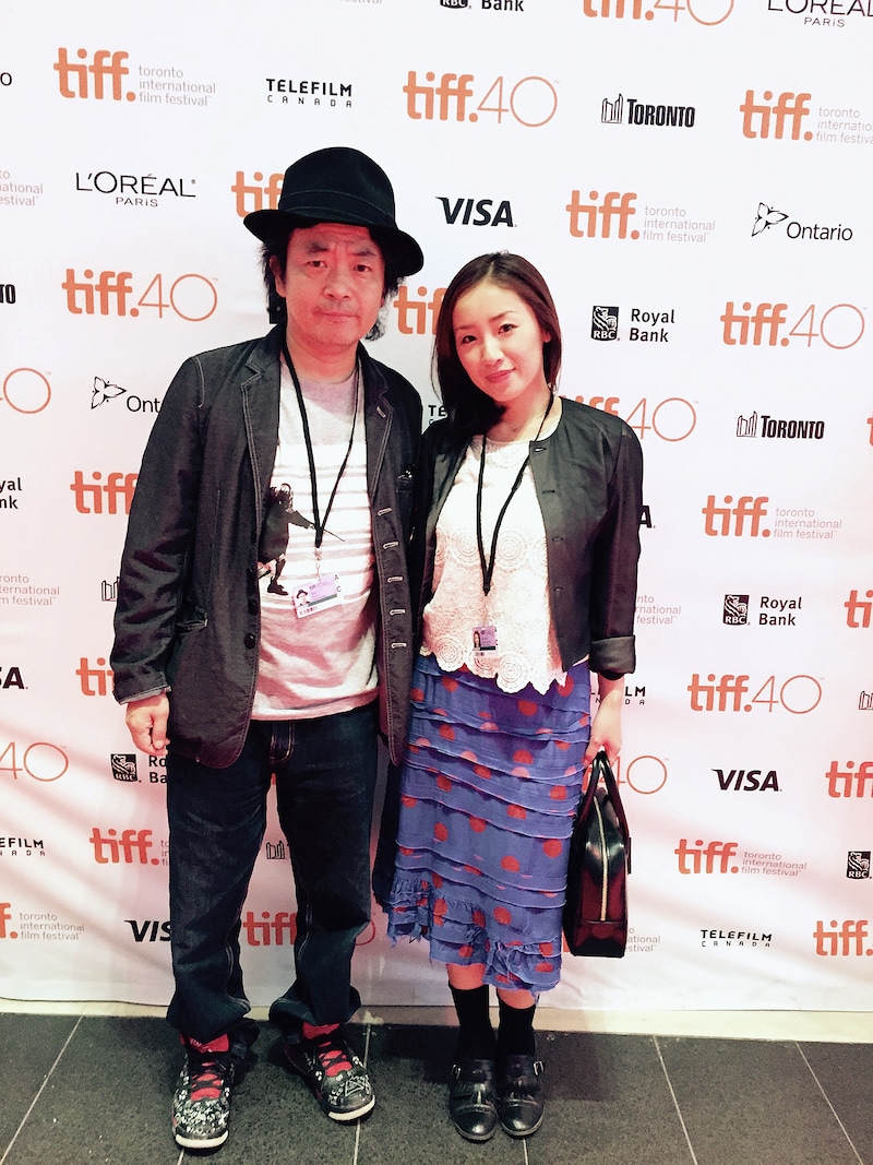 第40回トロント国際映画祭に出席した園子温（左）と神楽坂恵（右）。