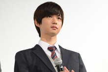 「通学シリーズ 通学電車」に出演した千葉雄大。