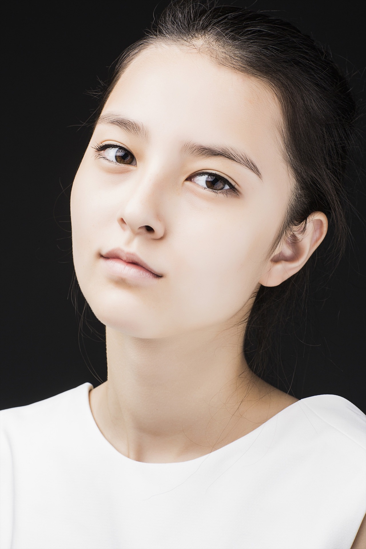 2015年現在、17歳のエレーナ・アン。