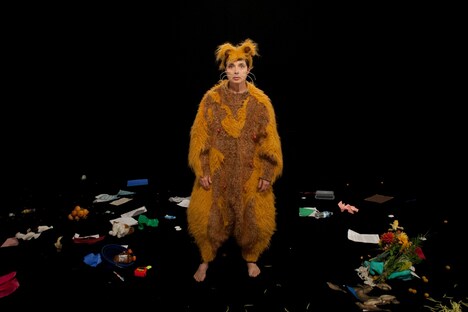 「イザベラ・ロッセリーニのグリーン・ポルノ」 Photo by Jody Shapiro