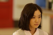 「岸辺の旅」より、朋子を演じる蒼井優。(c)2015「岸辺の旅」製作委員会/COMME DES CINEMAS