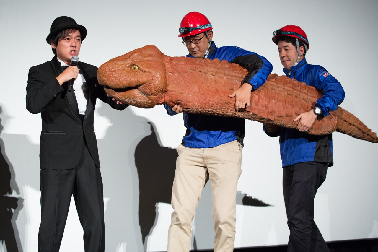 ななめ45°岡安、映画イベントに巨大ツチノコ連れてくる「いっぱいいた」
