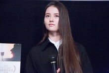 「草原の実験」初日舞台挨拶に登壇したエレーナ・アン。