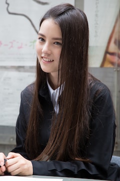 草原の実験 主演の美少女エレーナ アン来日 観客1人ひとりと交流も 映画ナタリー 草原の実験 主演の美少女エレーナ アン来日 観客1人ひとりと交流も 映画ナタリー