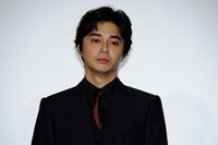 「GONIN サーガ」初日舞台挨拶にて、根津甚八からの手紙を代読した東出昌大。