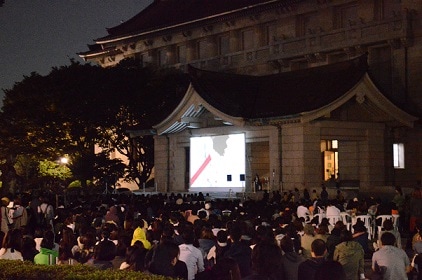 2014年「博物館で野外シネマ」の様子。