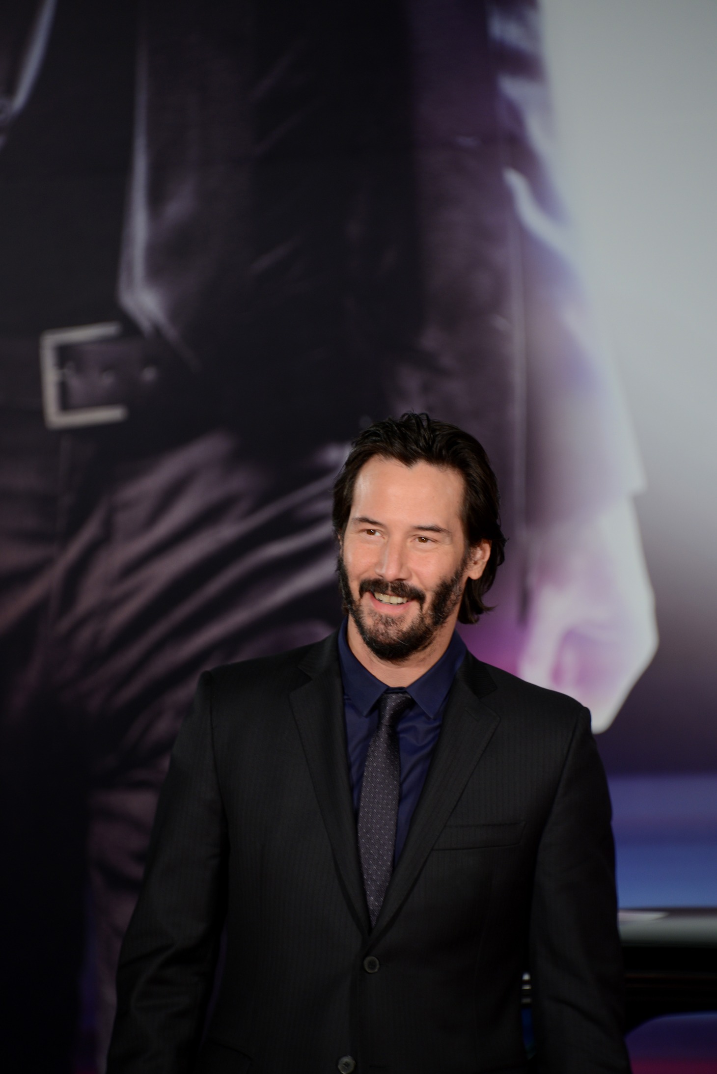 「ジョン・ウィック」ジャパンプレミアでファンに笑顔を向けるキアヌ・リーヴス。