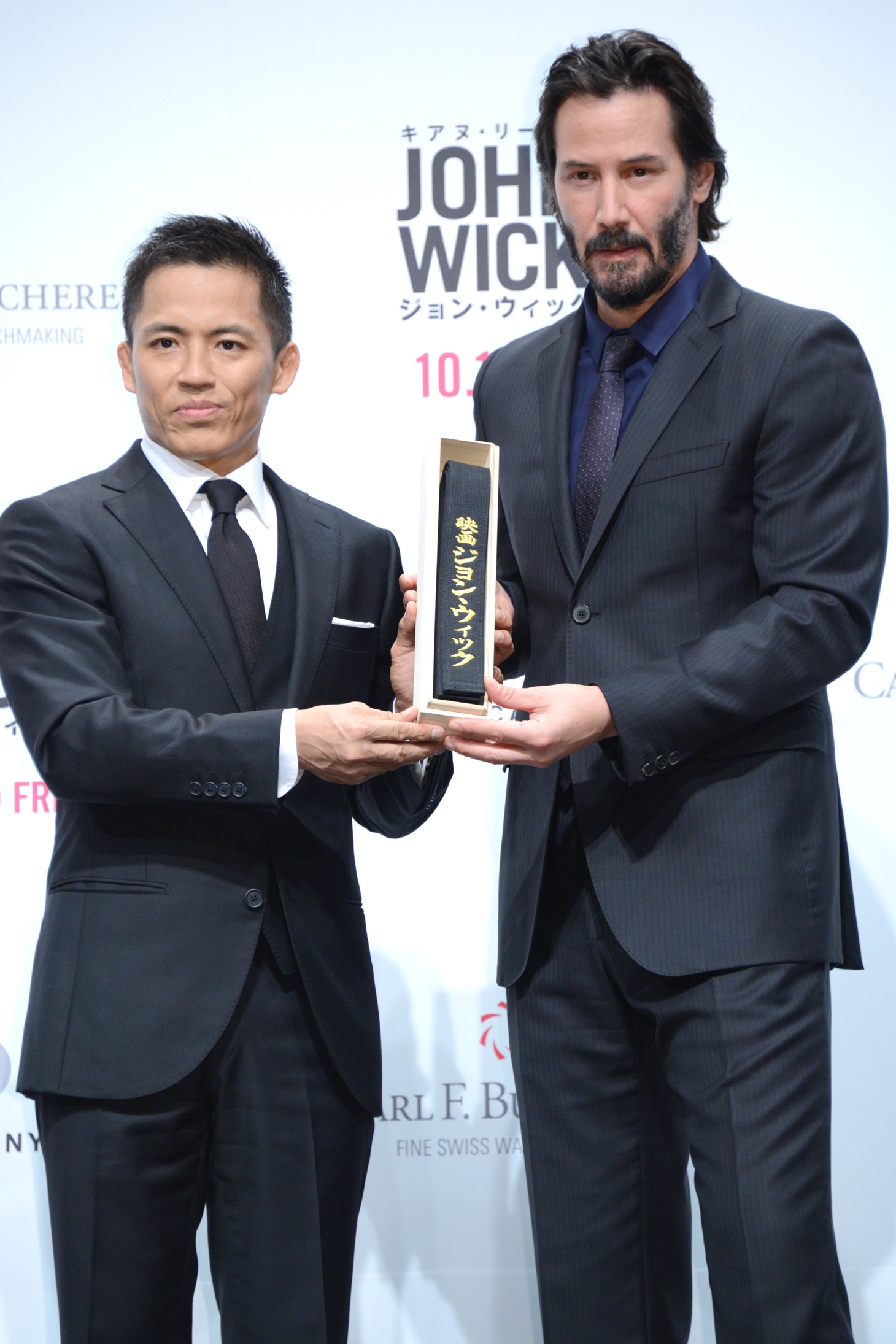「ジョン・ウィック」ジャパンプレミアに出席した野村忠宏（左）とキアヌ・リーヴス（右）。