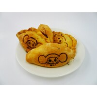 カフェロシアの「特製ピロシキ」（テイクアウト250円 / イートイン300円）。