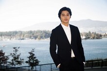 バンクーバー市街を散策する東出昌大。(c)2015「GONIN サーガ」製作委員会