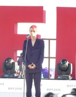 第20回釜山国際映画祭にて「ピンクとグレー」記者会見に登壇した菅田将暉。