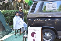 美容師によるヘアセットやカットのサービス。