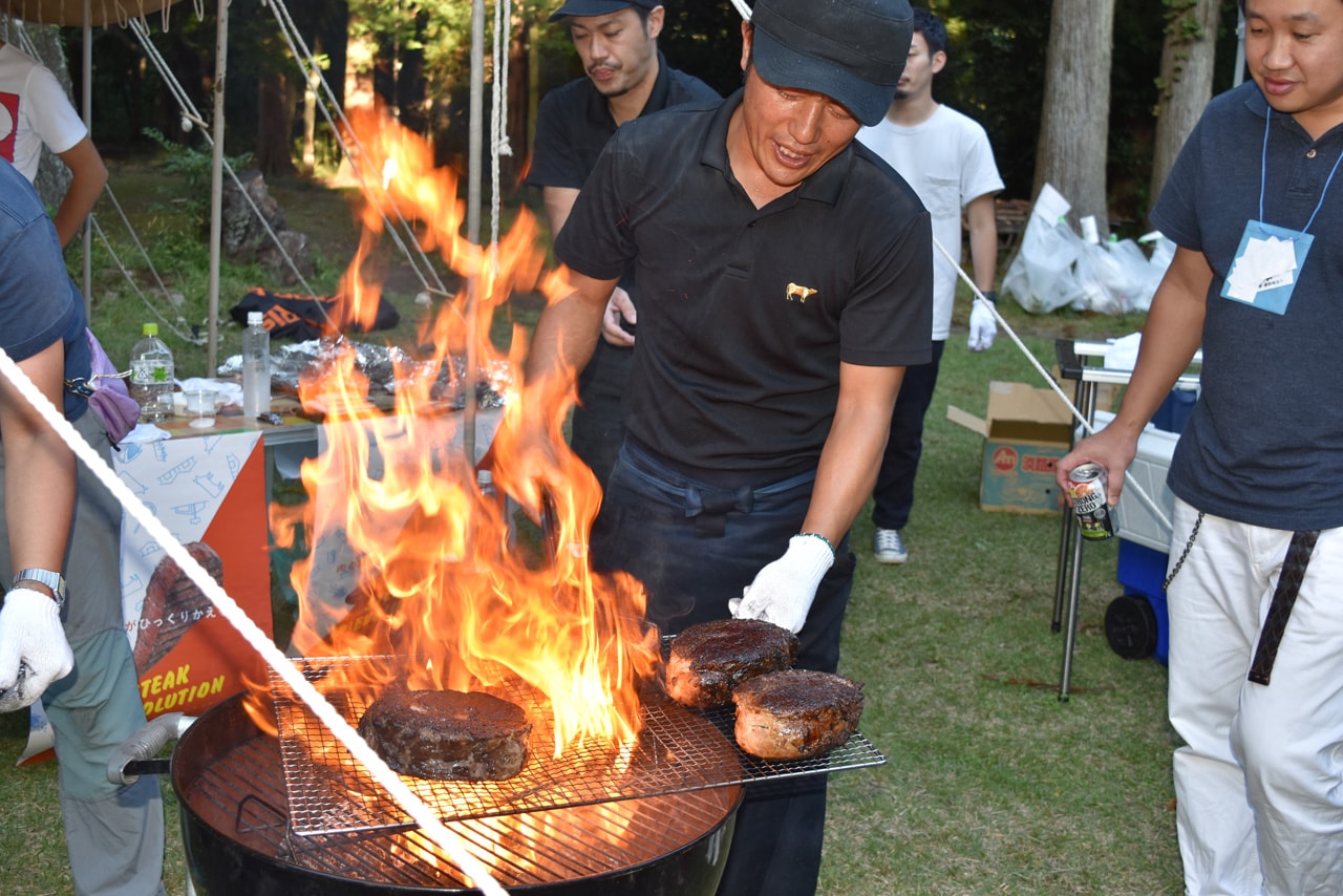 「ステーキ・レボリューション」公開直前イベント“ステーキキャンプ”の様子。