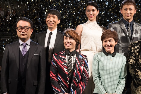 「ギャラクシー街道」完成披露試写会舞台挨拶の様子。前列左から三谷幸喜、西川貴教、大竹しのぶ。後列左から梶原善、秋元才加、山本耕史。