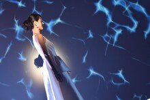 “インビジブル・ウーマン”の能力をイメージした映像パフォーマンスを行った堀北真希。