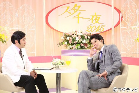 三谷幸喜（左）と小栗旬（右）。