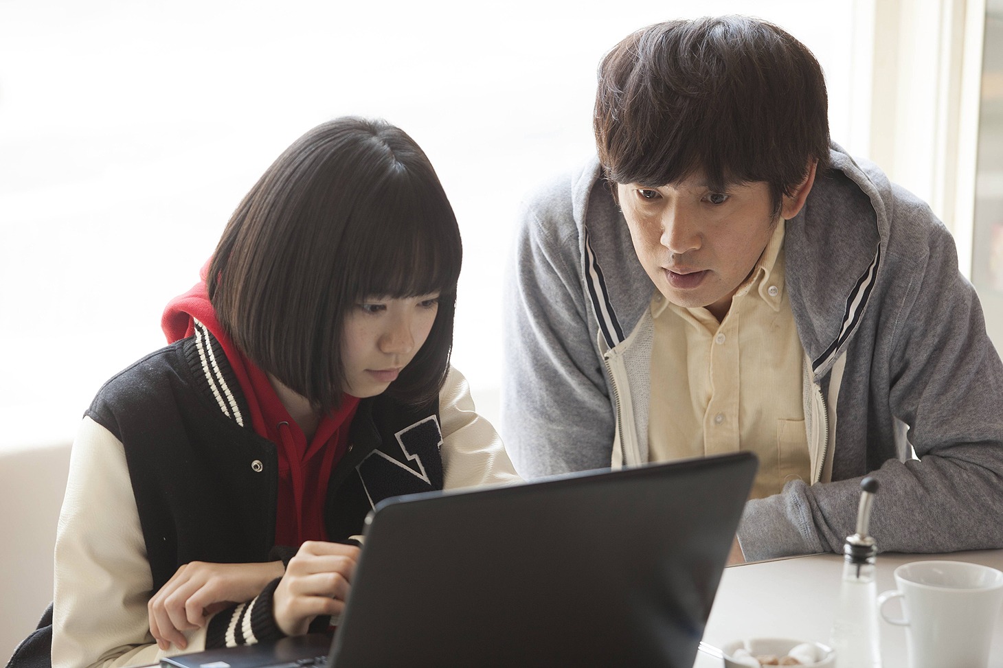 「４／猫-ねこぶんのよん-」より「ひかりと嘘はなし」。 (c)2015 埼玉県／SKIPシティ 彩の国ビジュアルプラザ