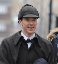 「SHERLOCK／シャーロック」クリスマススペシャル特番撮影中のベネディクト・カンバーバッチ。（写真提供：WENN.com / ゼータ イメージ）