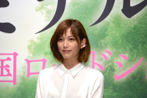 孤独に生きてきた女性・椎名敦子役の本田翼。