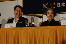 「Japan Now監督特集＜原田眞人の世界＞」記者会見の様子。左から原田眞人、樹木希林。