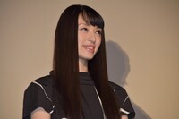 柴崎麻子役の栗山千明。