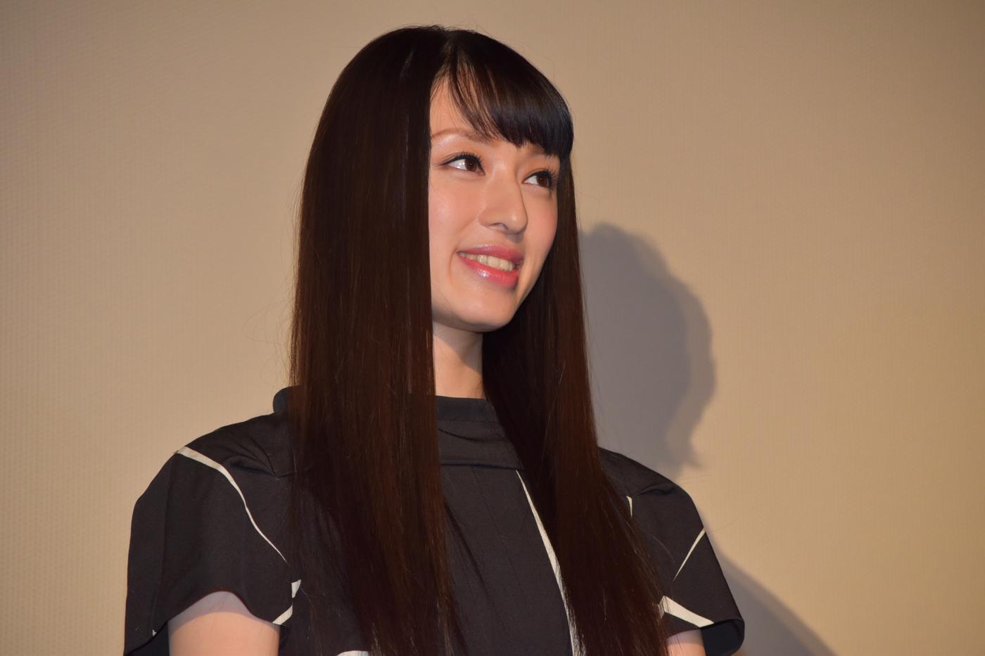 柴崎麻子役の栗山千明。