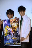 左から松田岳、青木玄徳。