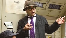 「ギャラクシー街道」撮影中の三谷幸喜。(c)2015フジテレビ / 東宝