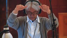 「レヴェナント：蘇えりし者」スコアリングセッション中の坂本龍一。