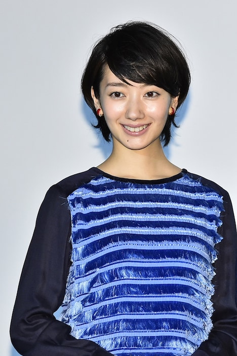 「グラスホッパー」舞台挨拶に登壇した波瑠。