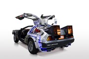 デロリアン (c)1989 Universal Studios and U-Drive Productions, Inc. All Rights Reserved.
