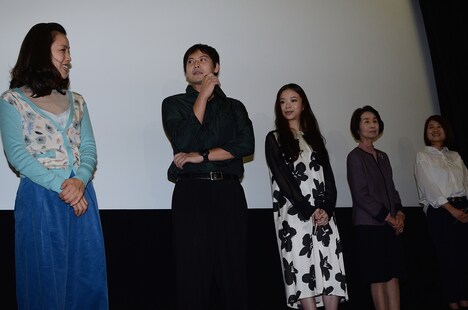 「東京の日」完成披露試写会の様子。