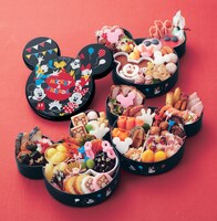 おせち・ミッキー＆フレンズ・三段重 2万3900円 (c)Disney