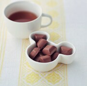 おせち・ミッキー＆フレンズ・三段重付属のフェイス型陶器。(c)Disney