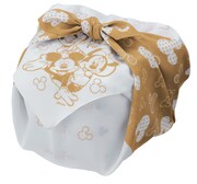 おせち・ミッキー＆フレンズ・三段重の風呂敷。(c)Disney