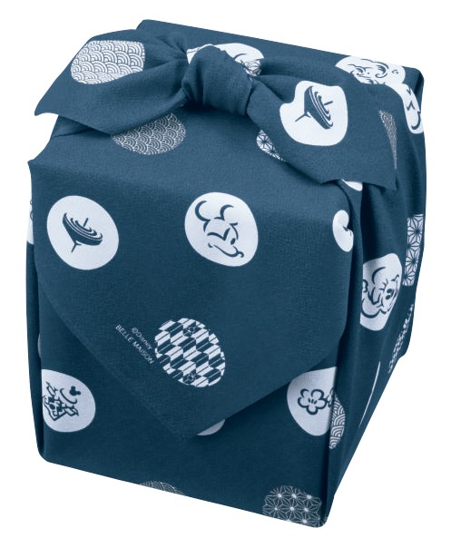 おせち・ディズニー・和風プレミアム四段重の風呂敷。(c)Disney