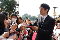 西島秀俊が Mozu ロケ地の北九州市に凱旋 来場者1500人熱狂 映画ナタリー