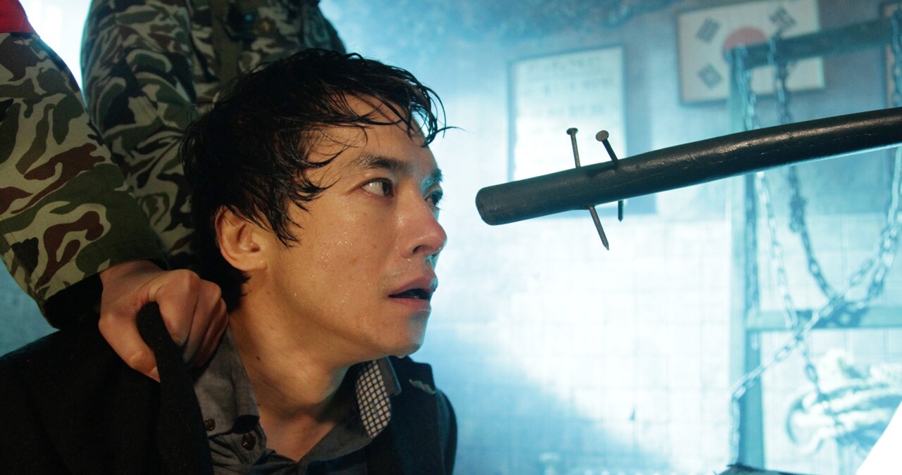 キム・ギドク監督作「殺されたミンジュ」予告編、謎の武装集団が“容疑者”を粛清