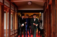 レッドカーペットを歩く超特急。（写真提供：SDR）