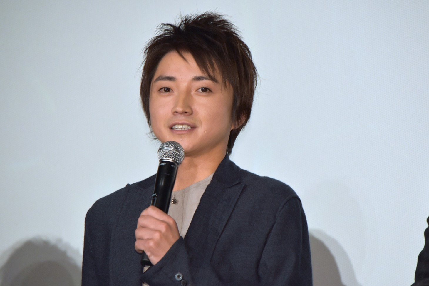 落ち目の俳優・杉崎正雄役の藤原竜也。