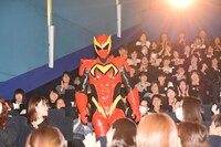 颯爽と現れたマックスマン。