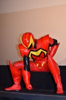 ジェスチャーで挨拶しようとするマックスマン。