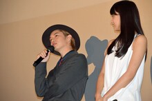 「千葉さまはー」と話し始める千葉雄大（左）。