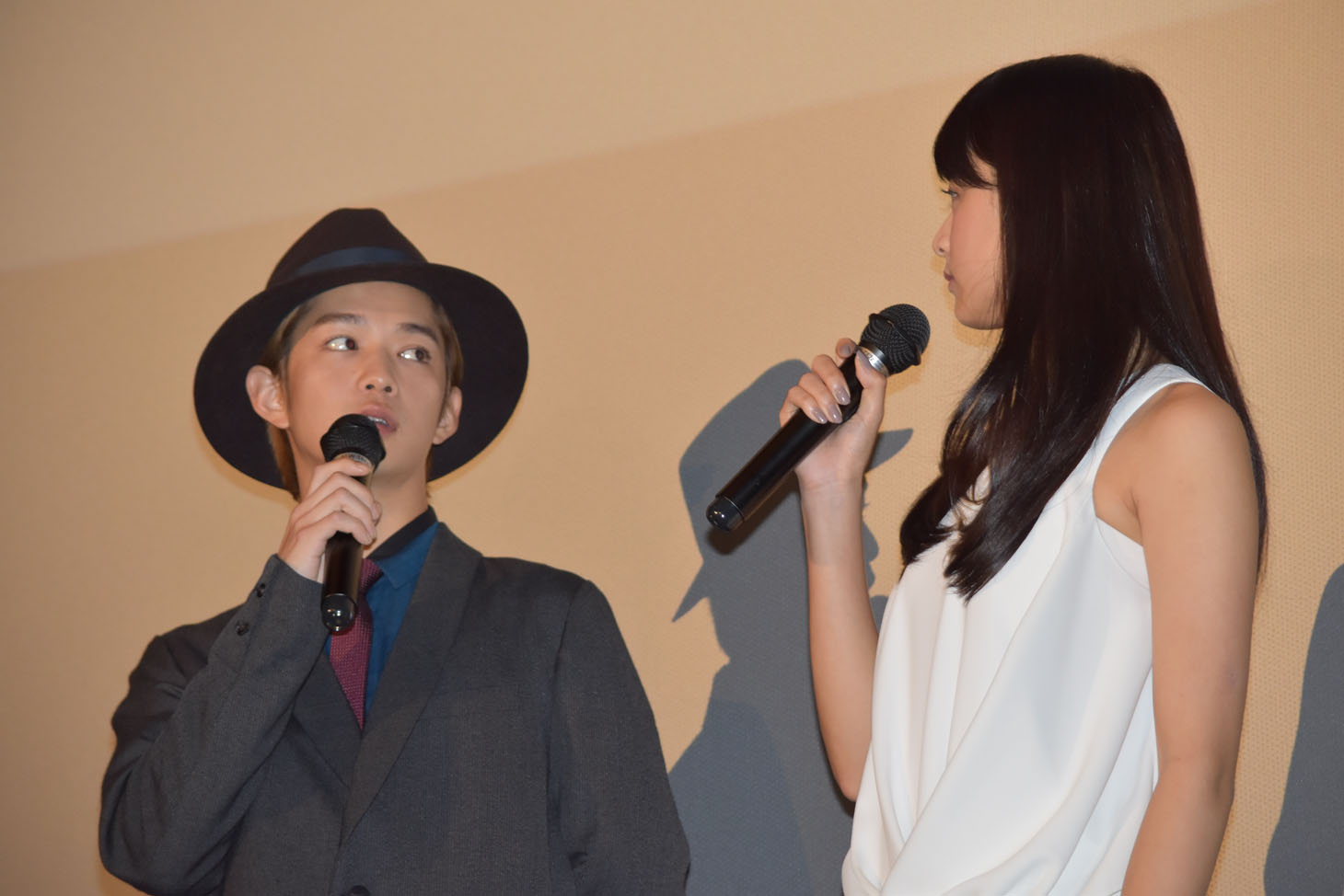 「1度目に増して美しくなっていて……」「さらにカッコよくなっていて……」とお互いを褒め合う千葉雄大と山本美月。