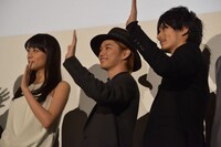 左から山本美月、千葉雄大、久保田悠来。